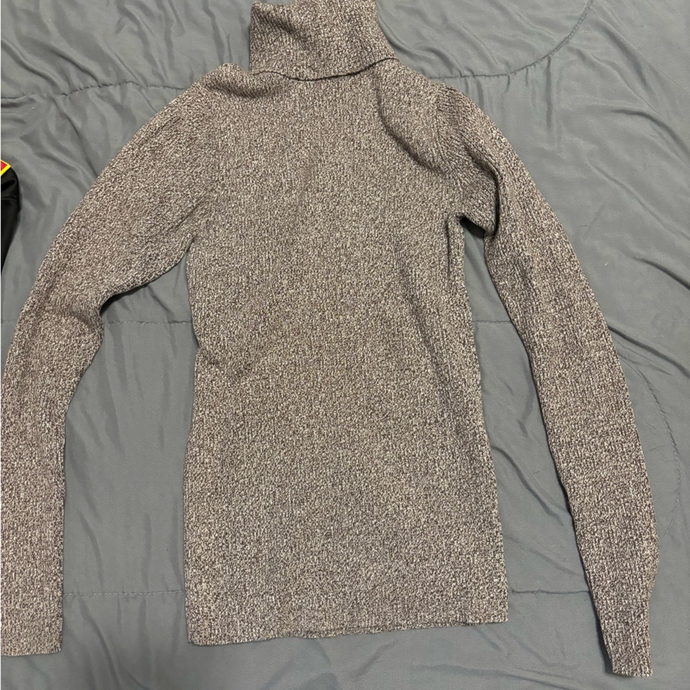 Red-brown turtle neck long sleeve sweater